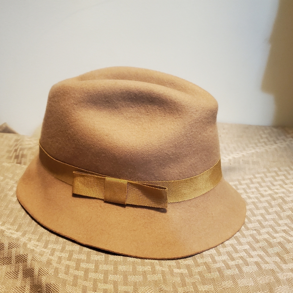 Vtg Lancaster Tan/Camel Wool Fedora with bow